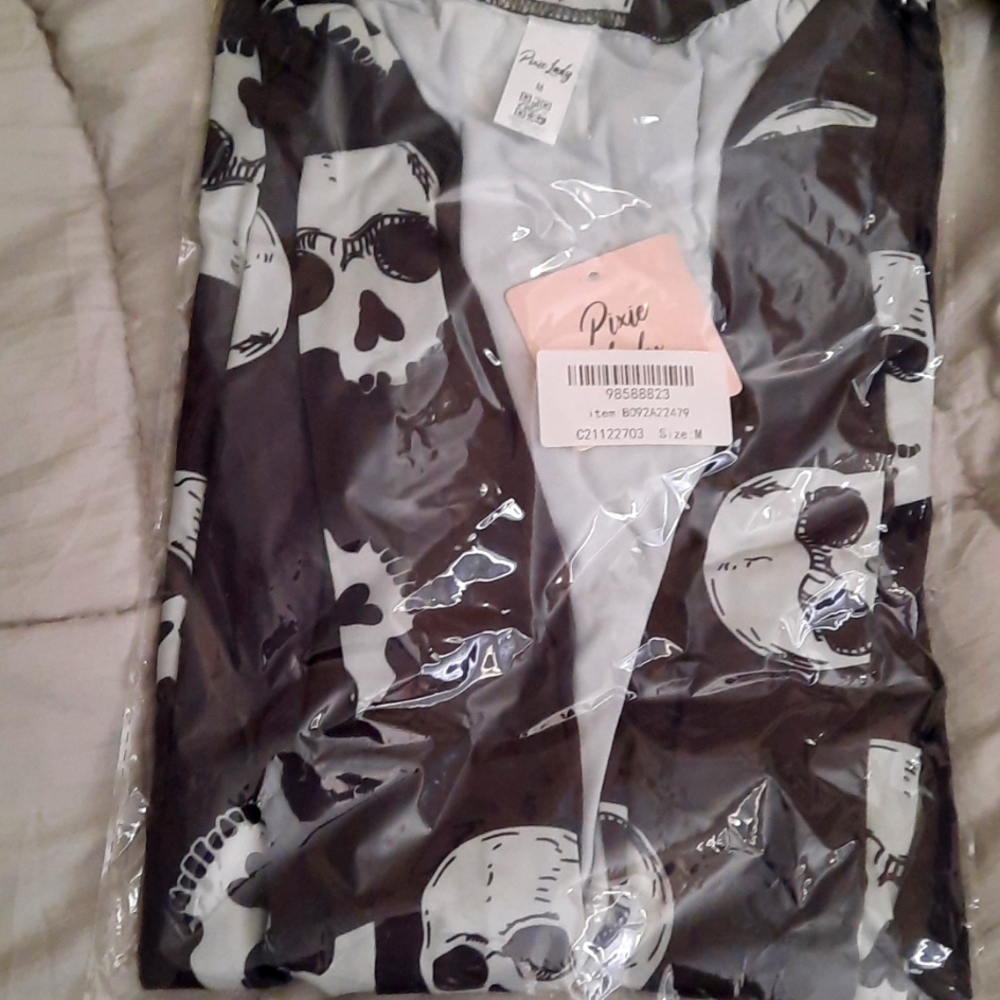 Cardigan with skulls 💀 size m